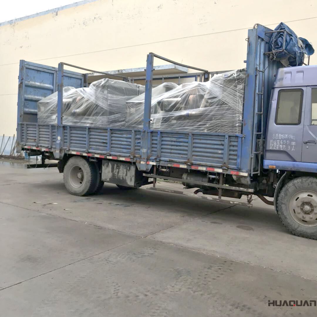 7月26號(hào)兩臺(tái)50kw和100kw標(biāo)配型柴油發(fā)電機(jī)組發(fā)往河北