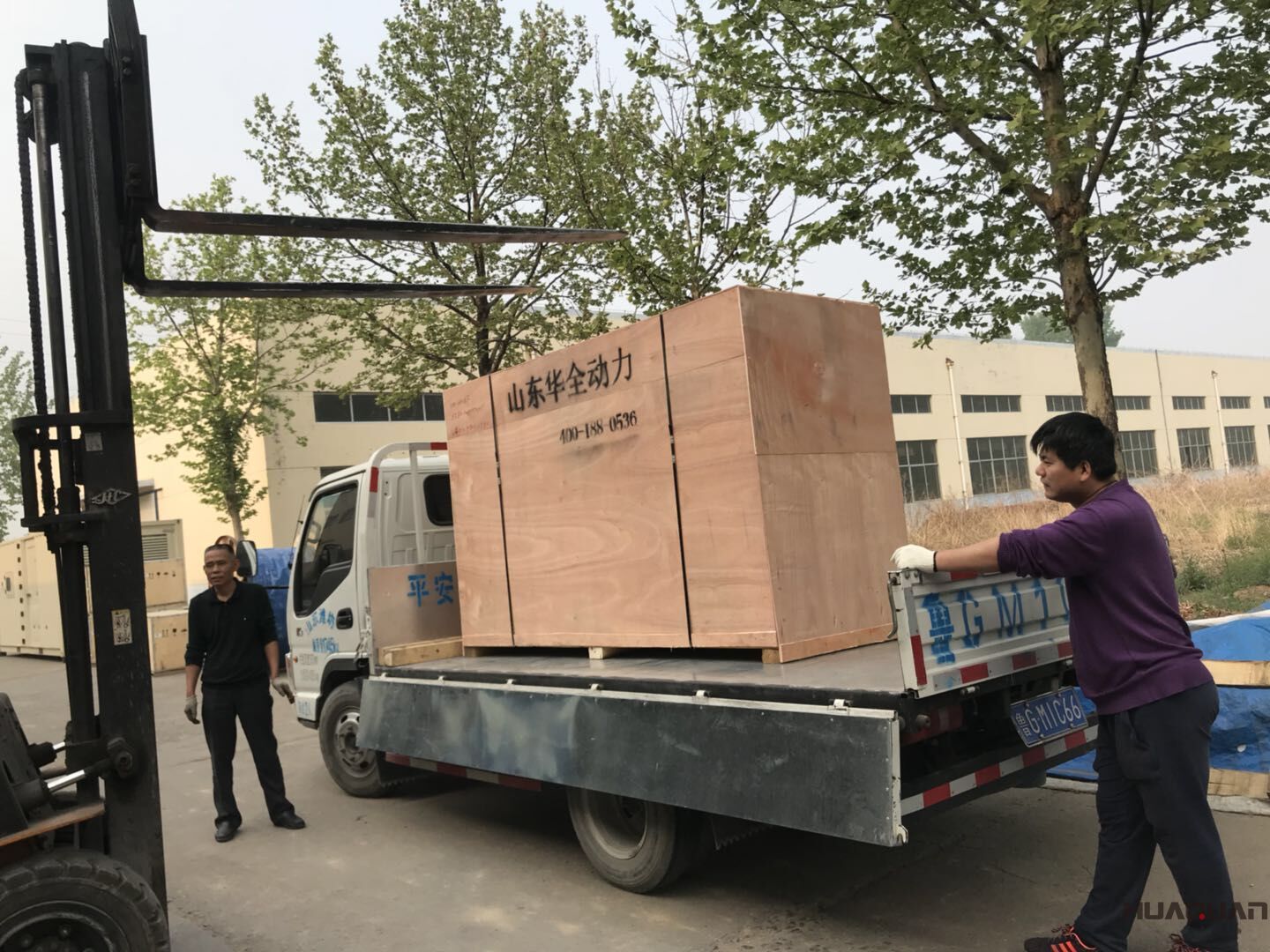 8月17日，一臺(tái)100kw標(biāo)配柴油發(fā)電機(jī)組從華全動(dòng)力成功發(fā)往山西