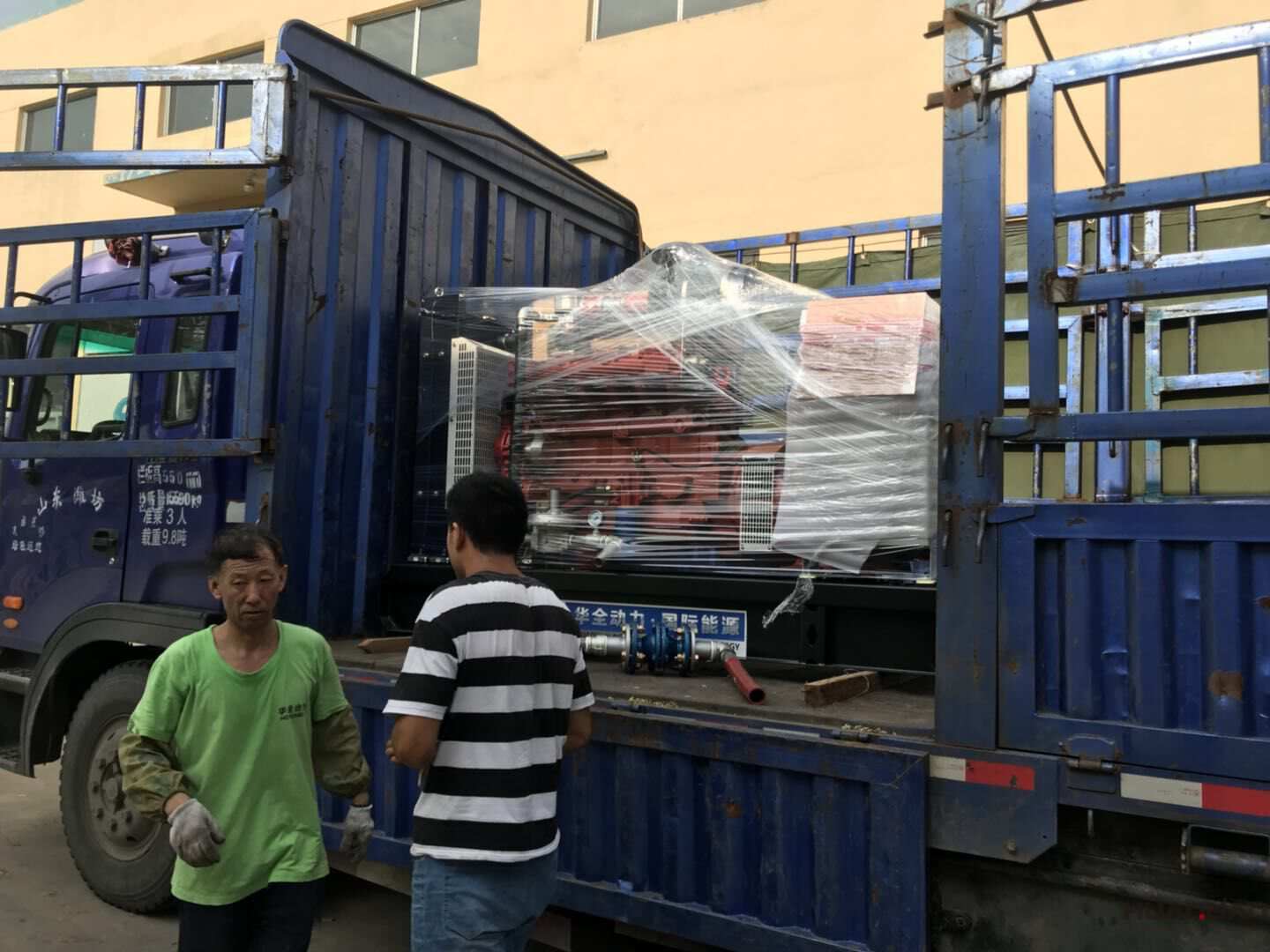 9月14日一臺100kw標配型柴油發電機組發往四川