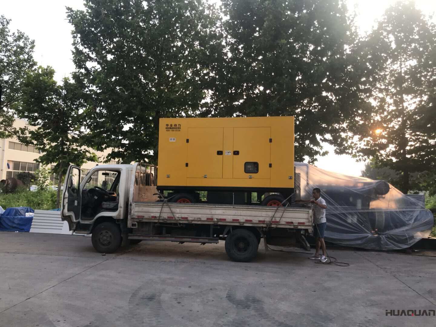 發(fā)貨了！9月19日一臺300kw移動靜音拖車型柴油發(fā)電機(jī)組已發(fā)往安徽
