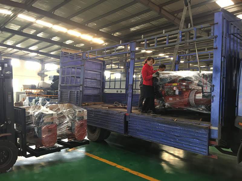 10月2日一臺100kw標(biāo)配型柴油發(fā)電機(jī)組發(fā)往天津