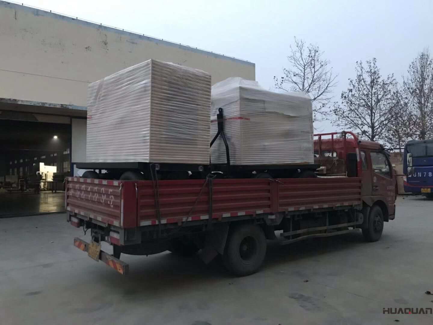 福建劉先生從華全動(dòng)力訂購的10kw和40kw標(biāo)配柴油發(fā)電機(jī)組已于11月29日順利發(fā)往目的地