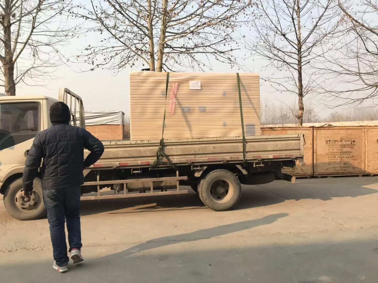 1月7日，廣東省王先生從華全動力采購的30kw標配柴油發(fā)電機組順利發(fā)往目的地