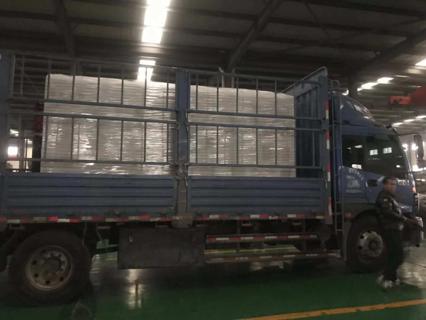 山東省姜先生從華全動(dòng)力采購的300kw靜音箱柴油發(fā)電機(jī)組于1月10日順利發(fā)往目的地