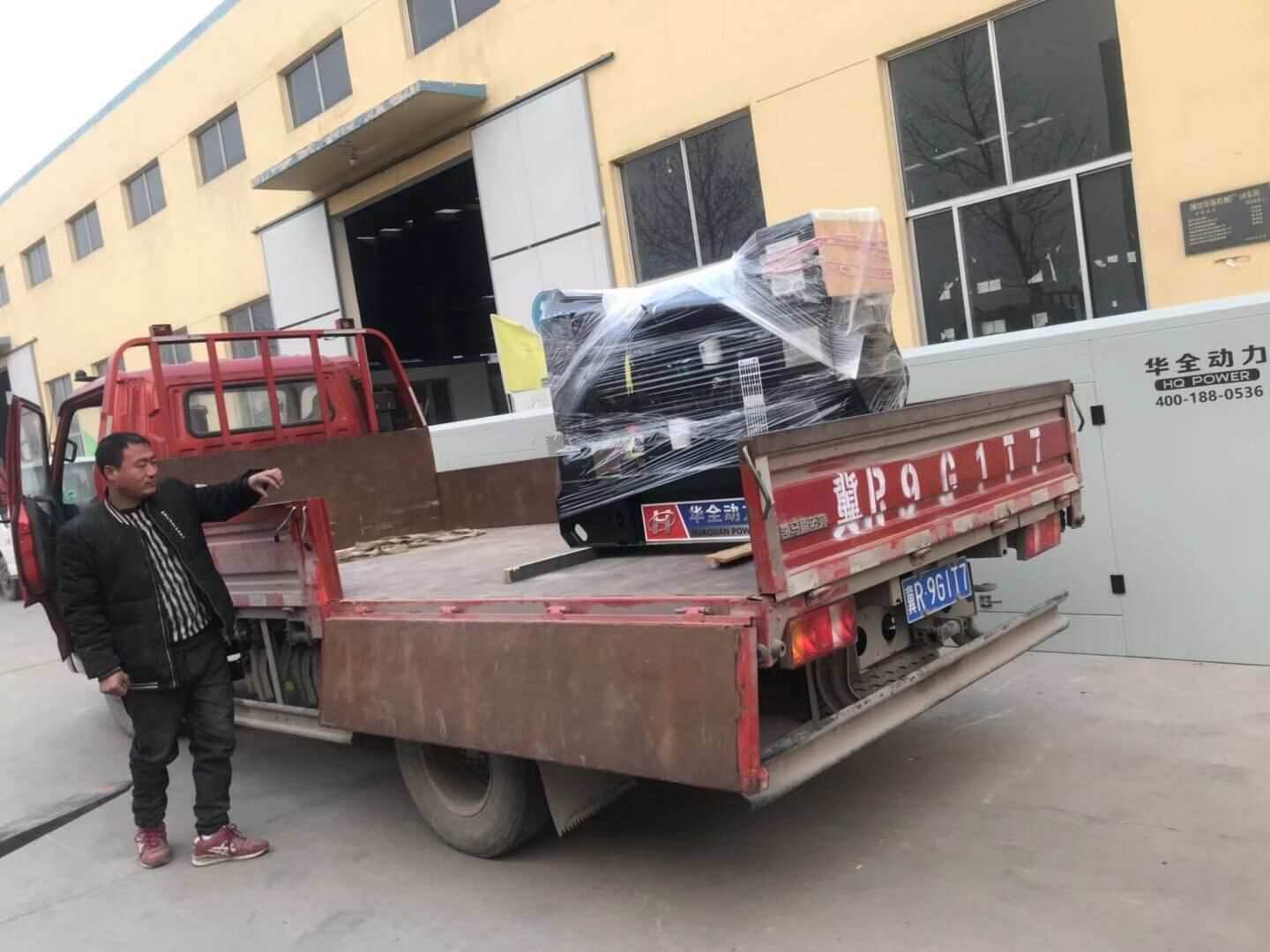 一臺30kw標(biāo)配柴油發(fā)電機(jī)組于1月17日從華全動(dòng)力成功發(fā)往山東省