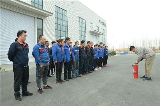 華全公司邀請(qǐng)專(zhuān)家開(kāi)展“強(qiáng)化意識(shí)、筑牢防線”安全生產(chǎn)專(zhuān)項(xiàng)培訓(xùn)！