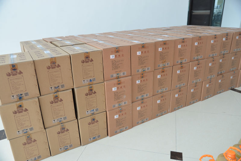 華全集團為員工準備春節福利-白酒禮盒